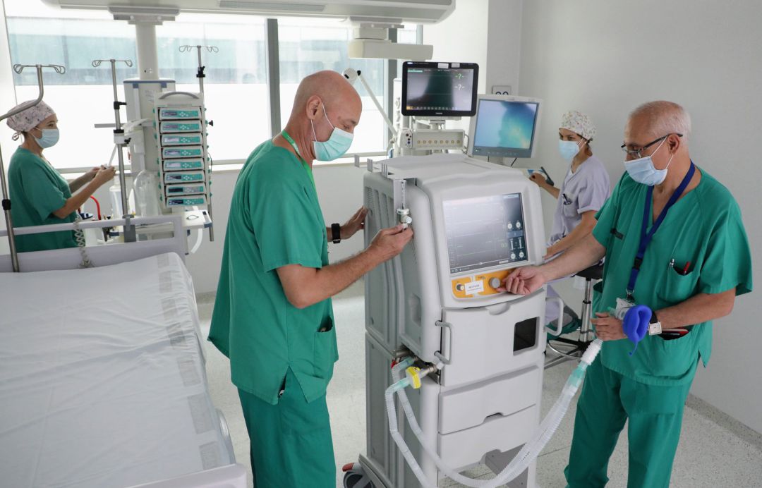 Los primeros respiradores valencianos adquiridos por la Generalitat ya están en los hospitales públicos Los primeros respiradores valencianos adquiridos por la Generalitat ya están en los hospitales públicos