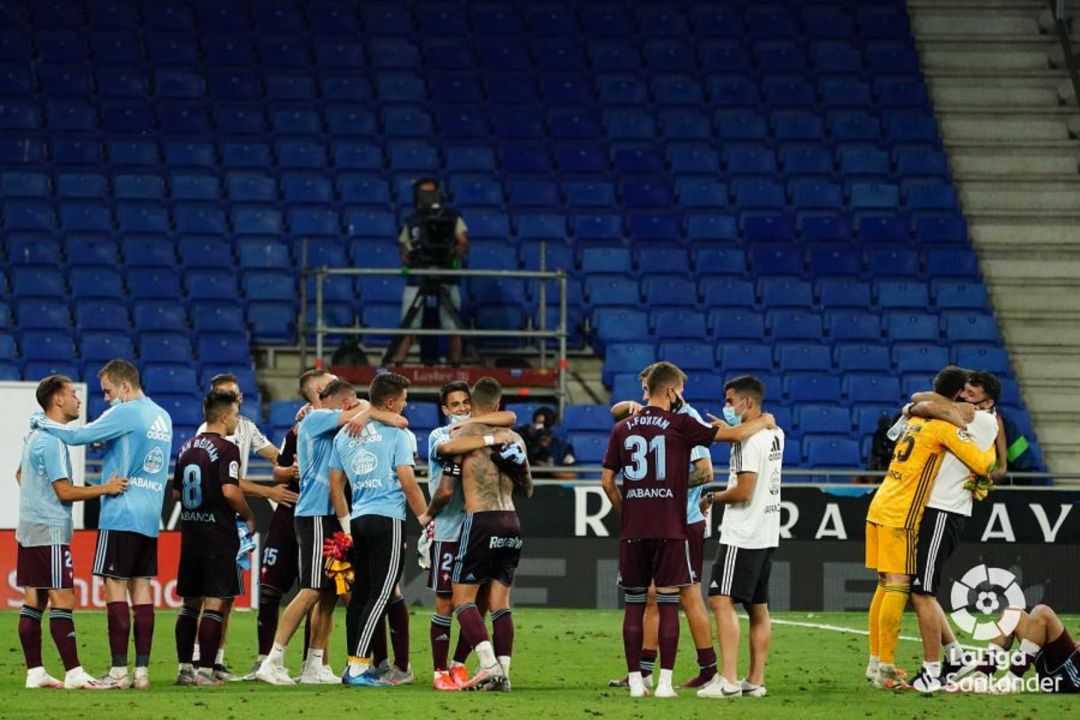 Jugadores y cuerpo técnico del Celta celebran la permanencia. Jugadores y cuerpo técnico del Celta celebran la permanencia.