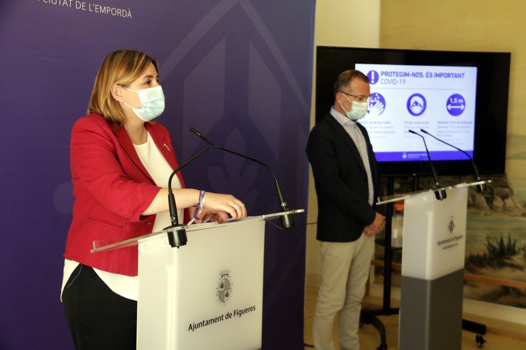L'alcaldessa de Figueres, Agnès Lladó, i el vicealcalde, Pere Casellas, en la roda de premsa d'aquest dilluns L'alcaldessa de Figueres, Agnès Lladó, i el vicealcalde, Pere Casellas, en la roda de premsa d'aquest dilluns