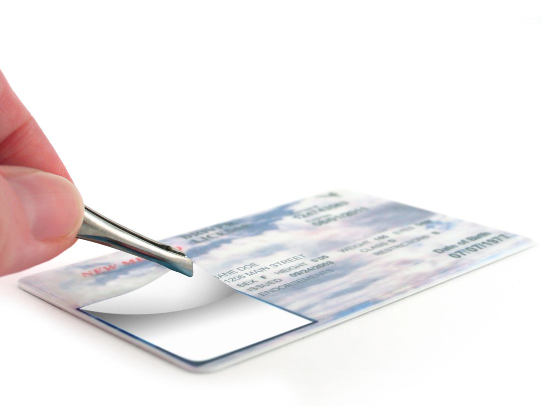 La red falsificaba documentos de identidad para extranjeros La red falsificaba documentos de identidad para extranjeros