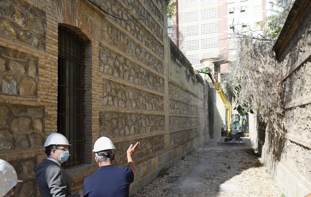 El alcalde José Ballesta supervisa las obras llevadas a cabo en la Cárcel Vieha El alcalde José Ballesta supervisa las obras llevadas a cabo en la Cárcel Vieha
