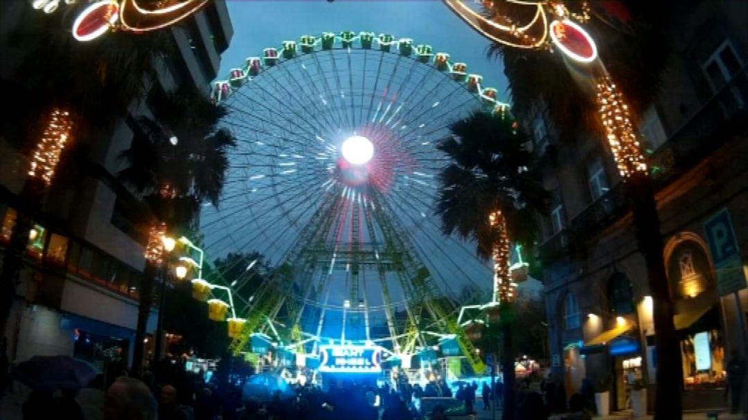 La noria gigante, una de las atracciones preferidas del año pasado y con más aglomeraciones La noria gigante, una de las atracciones preferidas del año pasado y con más aglomeraciones