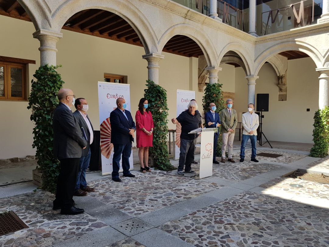 El festival se ha presentado en el patio del Palacio de los Verdugo El festival se ha presentado en el patio del Palacio de los Verdugo