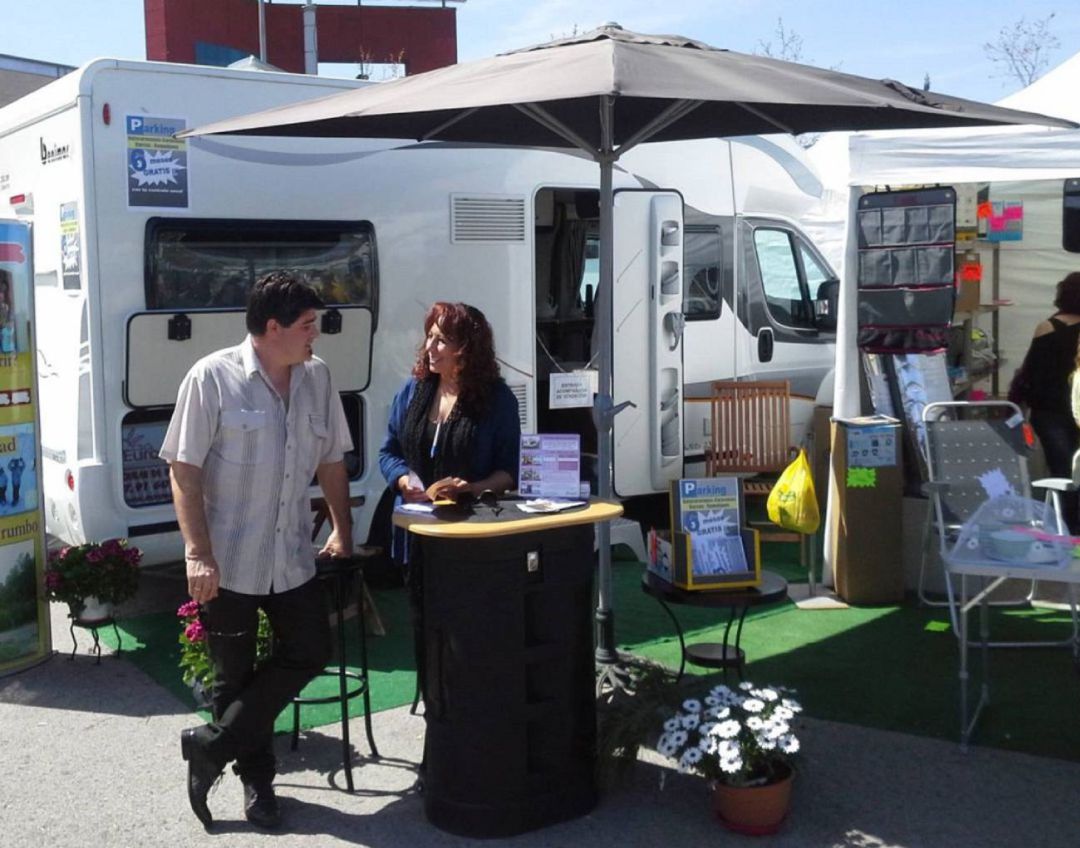 Jesús y Esther gerentes de esta empresa de alquiler de autocaravanas Jesús y Esther gerentes de esta empresa de alquiler de autocaravanas