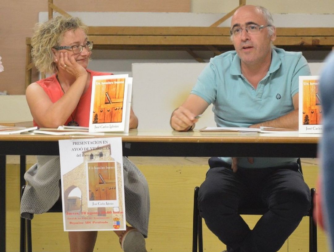 imagen de archivo en la presentación de uno de sus libros, 'Un hombre bueno' imagen de archivo en la presentación de uno de sus libros, 'Un hombre bueno'