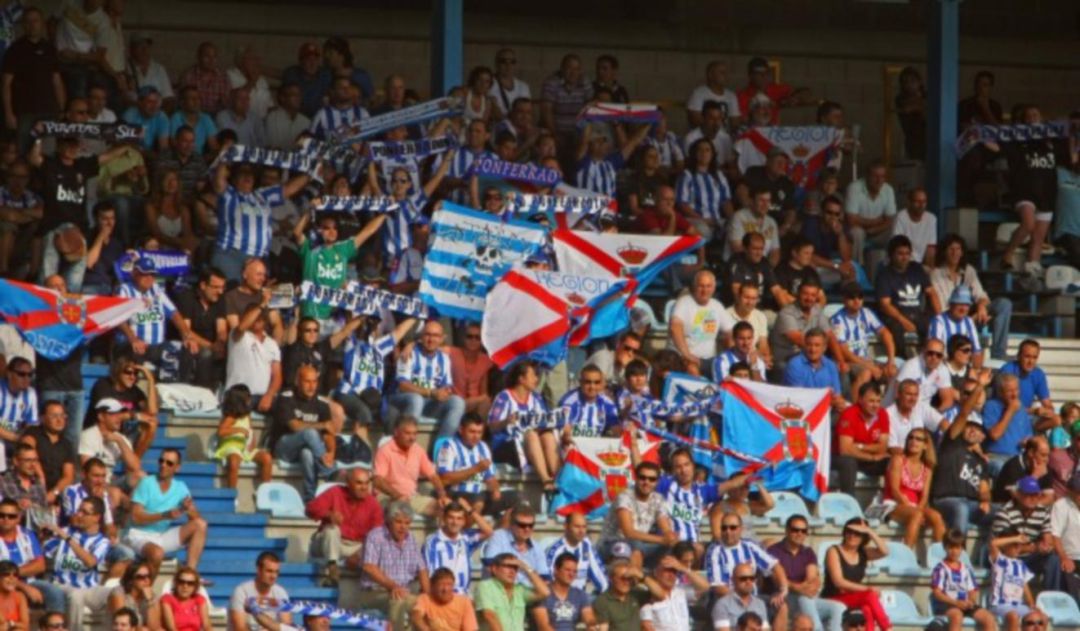 La Ponferradina regala una camiseta a los abonados que renueven su carnet. La Ponferradina regala una camiseta a los abonados que renueven su carnet.