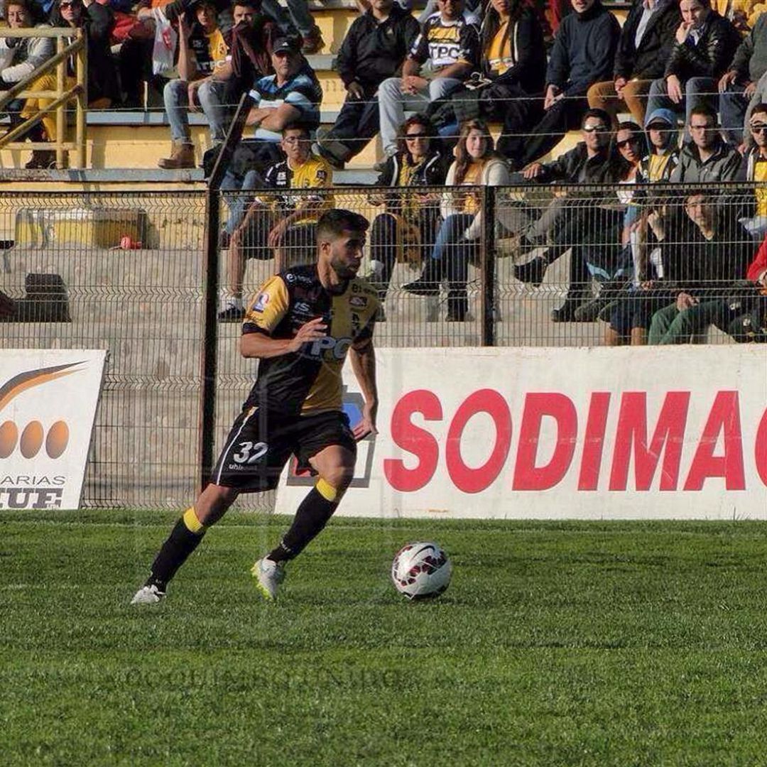 Carlos Martínez durante un partido con el Coquimbo de Chile Carlos Martínez durante un partido con el Coquimbo de Chile