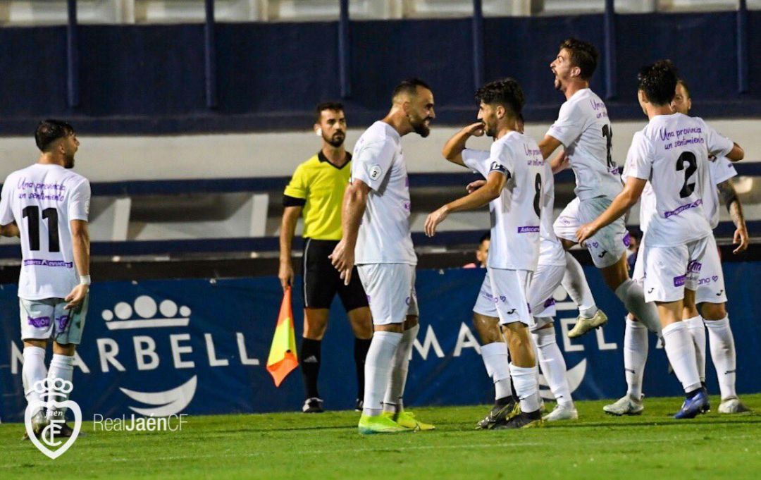 Los jugadores del Real Jaén durante un momento del partido del pasado sábado. Los jugadores del Real Jaén durante un momento del partido del pasado sábado.