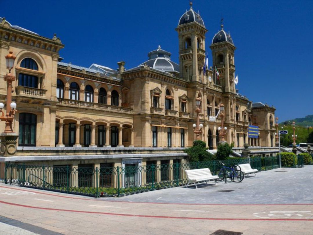 Eneko Goia, alcalde de San Sebastián, y Jaime Domínguez-Macaya, concejal de Hacienda y Finanzas, han dado una rueda de prensa tras la Junta de Gobierno Local. Eneko Goia, alcalde de San Sebastián, y Jaime Domínguez-Macaya, concejal de Hacienda y Finanzas, han dado una rueda de prensa tras la Junta de Gobierno Local.