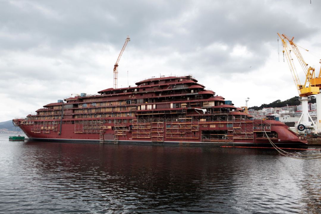El crucero de lujo Evrima que se está construyendo en el astillero Barreras de Vigo. El crucero de lujo Evrima que se está construyendo en el astillero Barreras de Vigo.
