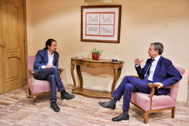 El expresidente del Gobierno, José Luis Rodríguez Zapatero (d), y el vicepresidente segundo y líder de Podemos, Pablo Iglesias (i), han mantenido este miércoles un encuentro informal y privado en El Escorial. El expresidente del Gobierno, José Luis Rodríguez Zapatero (d), y el vicepresidente segundo y líder de Podemos, Pablo Iglesias (i), han mantenido este miércoles un encuentro informal y privado en El Escorial.