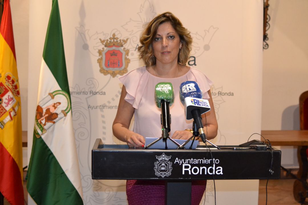 La edil de Contratación, Mari Carmen Martínez, ante la prensa La edil de Contratación, Mari Carmen Martínez, ante la prensa