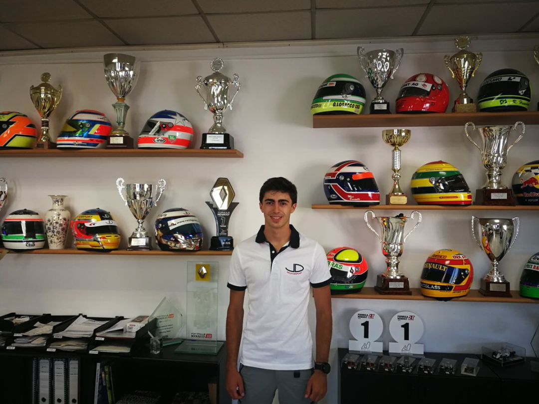 El piloto leonés ya luce los colores de Team JD Motorsport El piloto leonés ya luce los colores de Team JD Motorsport