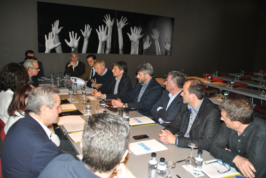 Reunió de la Plataforma per la Reindustrialització Reunió de la Plataforma per la Reindustrialització