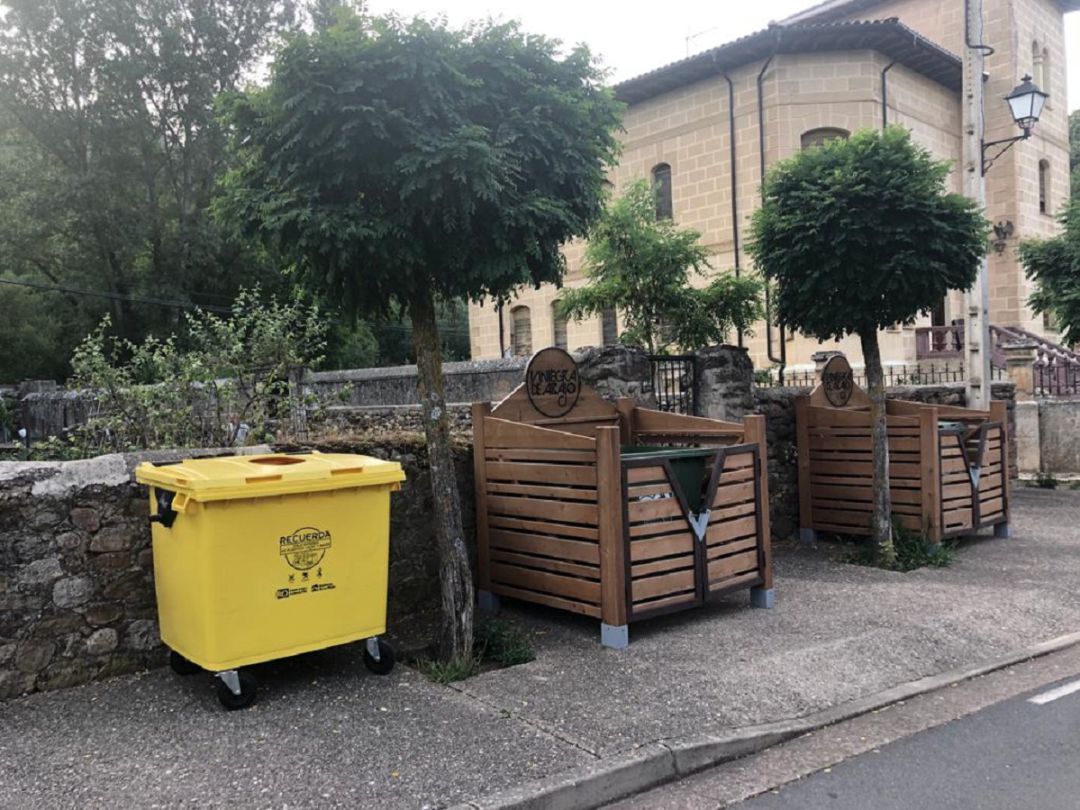 Contenedor de recogida de envases emplazado en Viniegra de Abajo. Contenedor de recogida de envases emplazado en Viniegra de Abajo.
