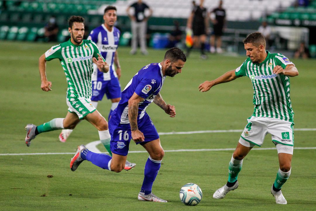 Feddal, en una acción del encuentro frente al Alavés.
Feddal, en una acción del encuentro frente al Alavés.
