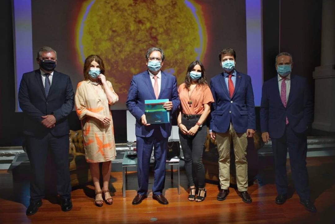 Acto de presentación de la memoria de la Fundación en el Teatro Cajasol Acto de presentación de la memoria de la Fundación en el Teatro Cajasol