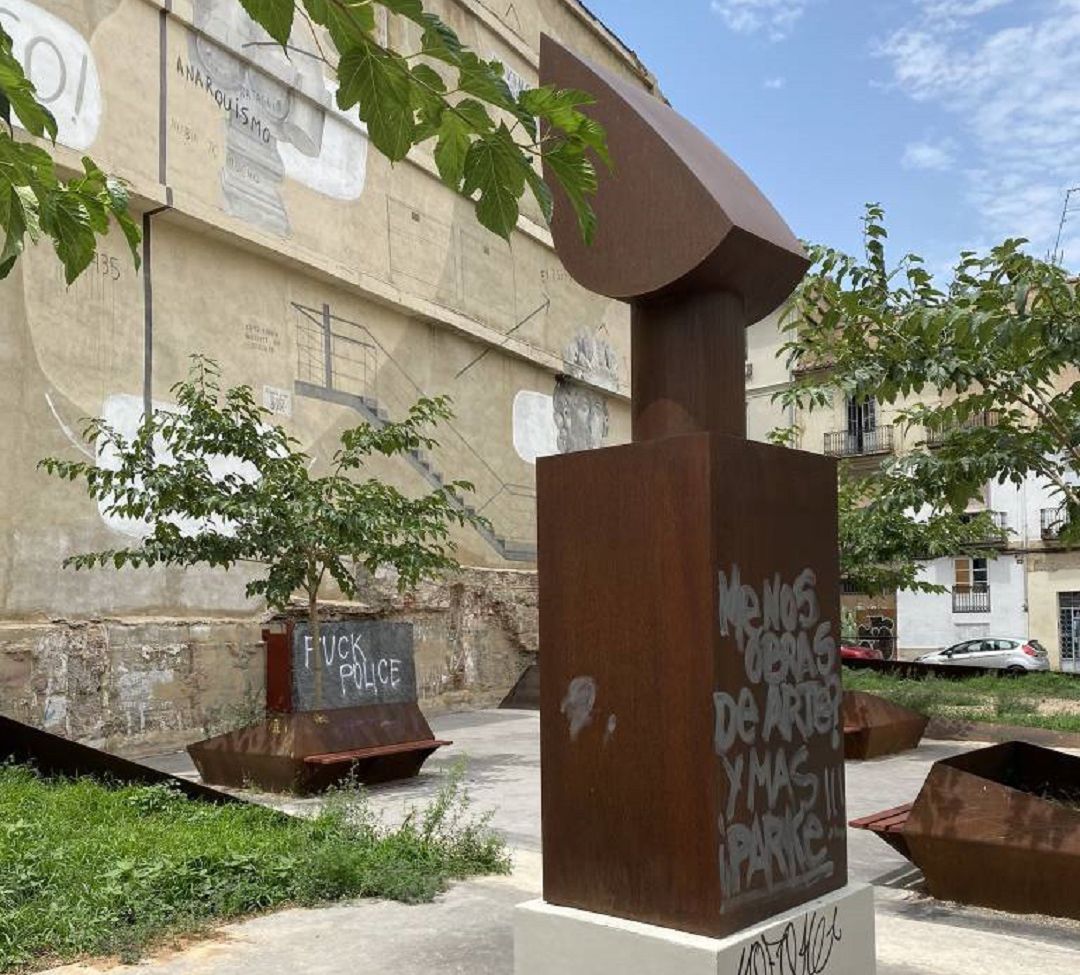 Pintadas aparecidas en las esculturas del Jadí Obert de l'IVAM Pintadas aparecidas en las esculturas del Jadí Obert de l'IVAM