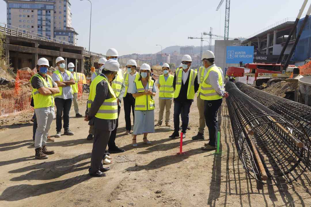 La conselleria de Infraestruturas, Ethel Vázquez (centro), visitando la obra de la nueva estación de autobuses de Vigo. La conselleria de Infraestruturas, Ethel Vázquez (centro), visitando la obra de la nueva estación de autobuses de Vigo.