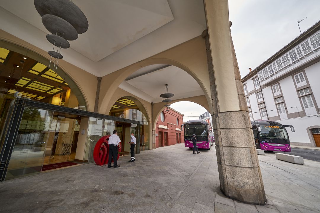 Hotel donde se mantiene confinado el Fuenlabrada en A Coruña Hotel donde se mantiene confinado el Fuenlabrada en A Coruña