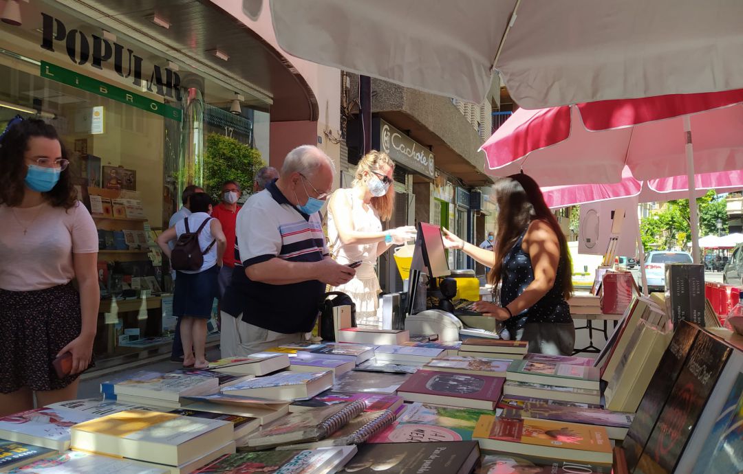 Puestos en la calle para celebrar el Día del Libro Puestos en la calle para celebrar el Día del Libro