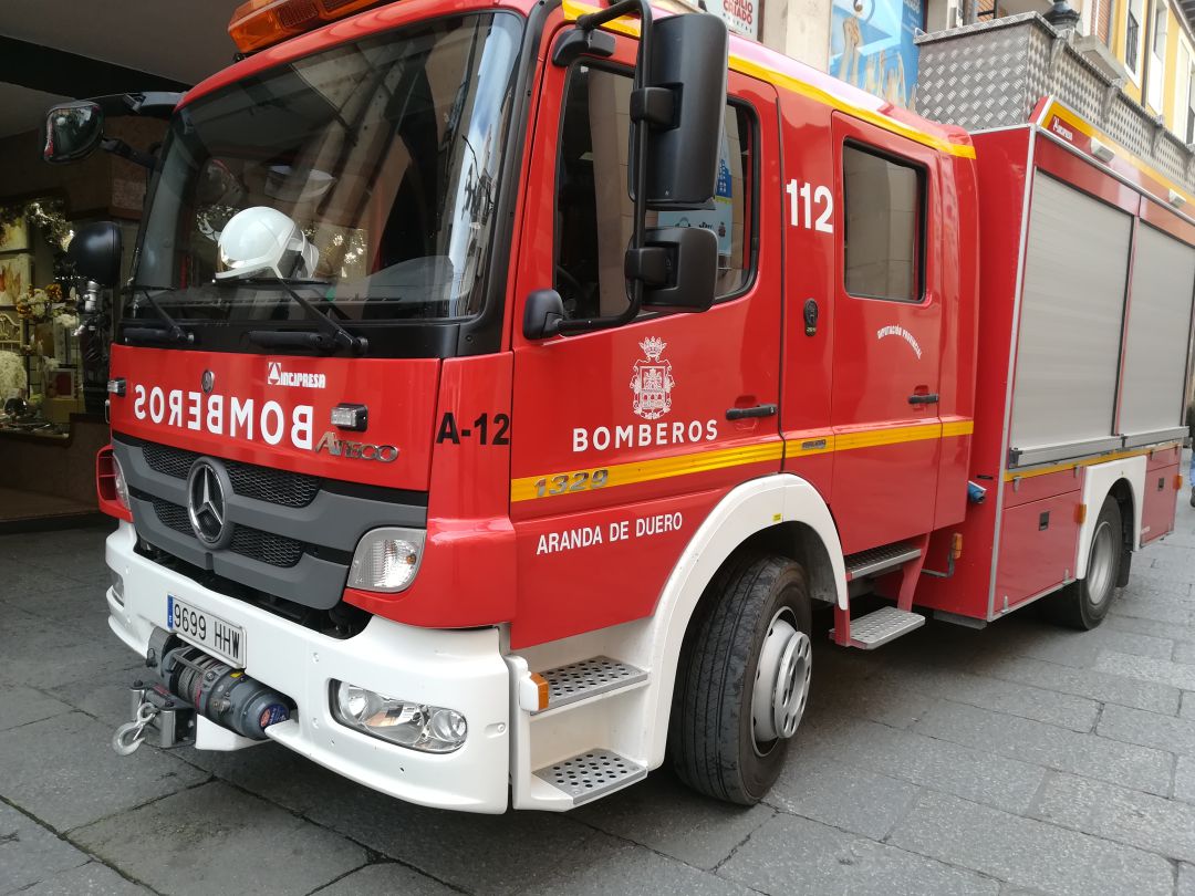 En la extinción de las llamas colaboró el cuerpo municipal de Bomberos de Aranda En la extinción de las llamas colaboró el cuerpo municipal de Bomberos de Aranda