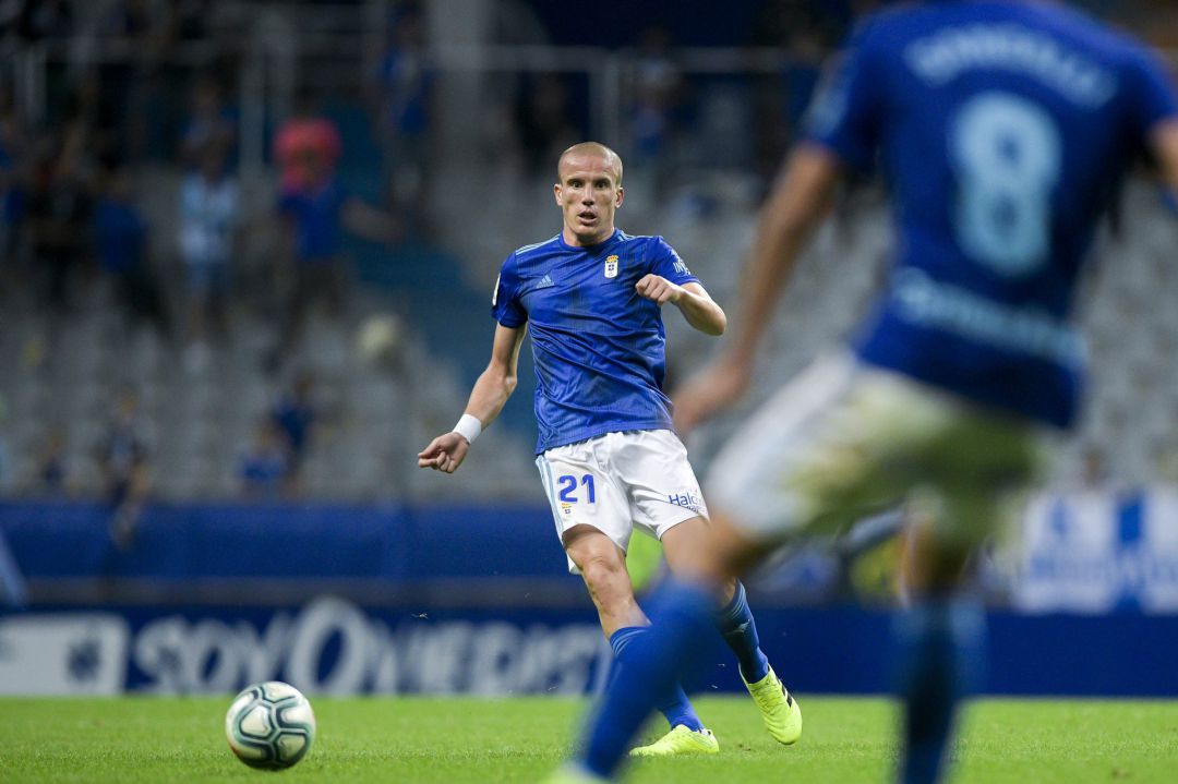 Lolo en un partido con el Oviedo. Lolo en un partido con el Oviedo.