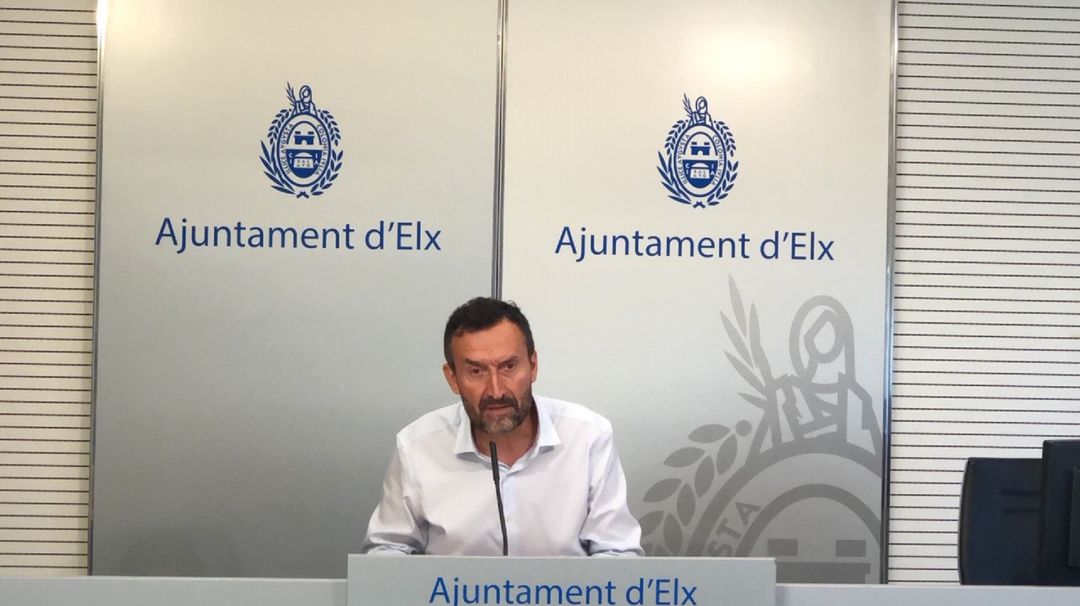 El alcalde, Carlos González, en su comparecencia para hablar del Elche El alcalde, Carlos González, en su comparecencia para hablar del Elche