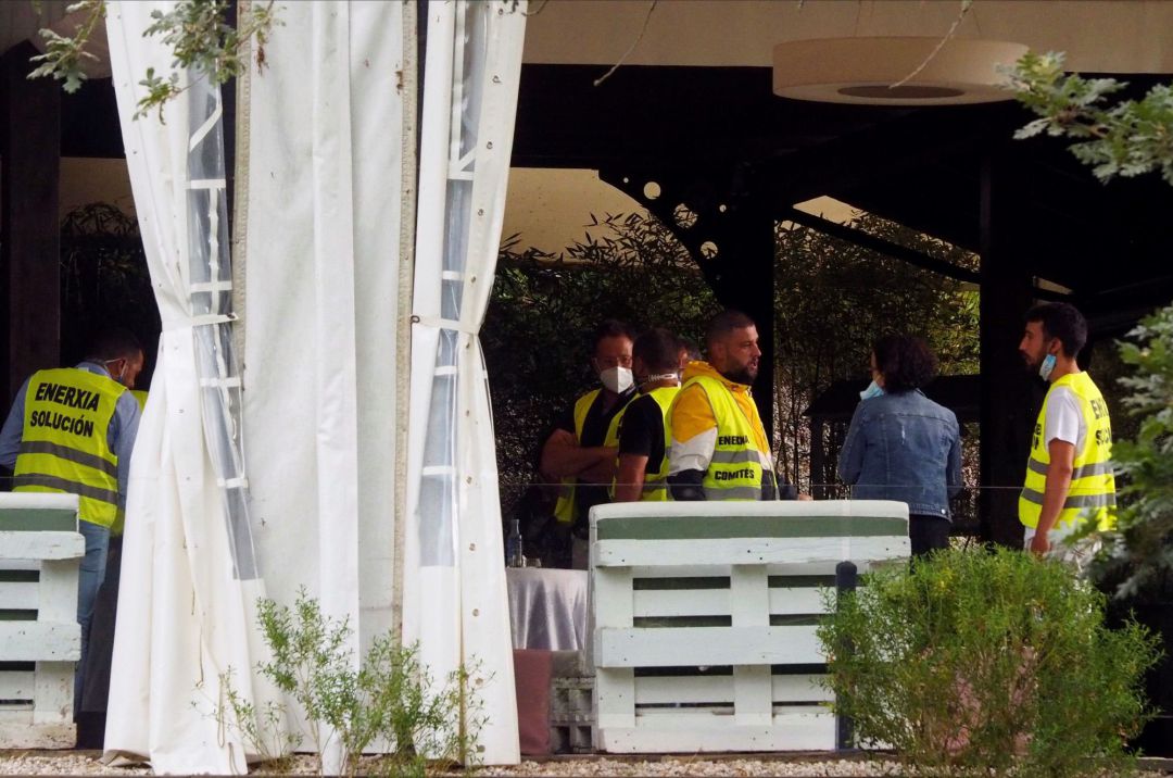 En la imagen, miembros del comité, antes de la reunión mantenida en Lugo con los directivos de Alcoa. En la imagen, miembros del comité, antes de la reunión mantenida en Lugo con los directivos de Alcoa.