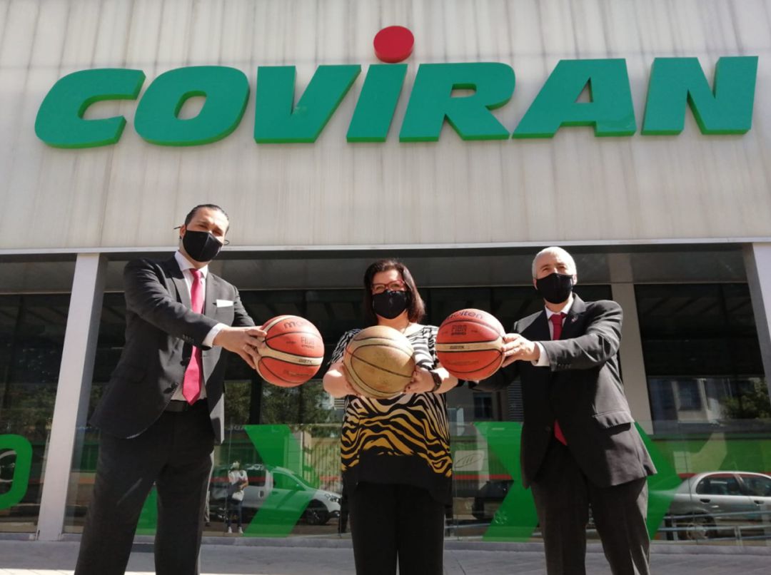 Los responsables de Covirán y de la Fundación CB Granada sellan el patrocinio del equipo de baloncesto por octavo año consecutivo Los responsables de Covirán y de la Fundación CB Granada sellan el patrocinio del equipo de baloncesto por octavo año consecutivo