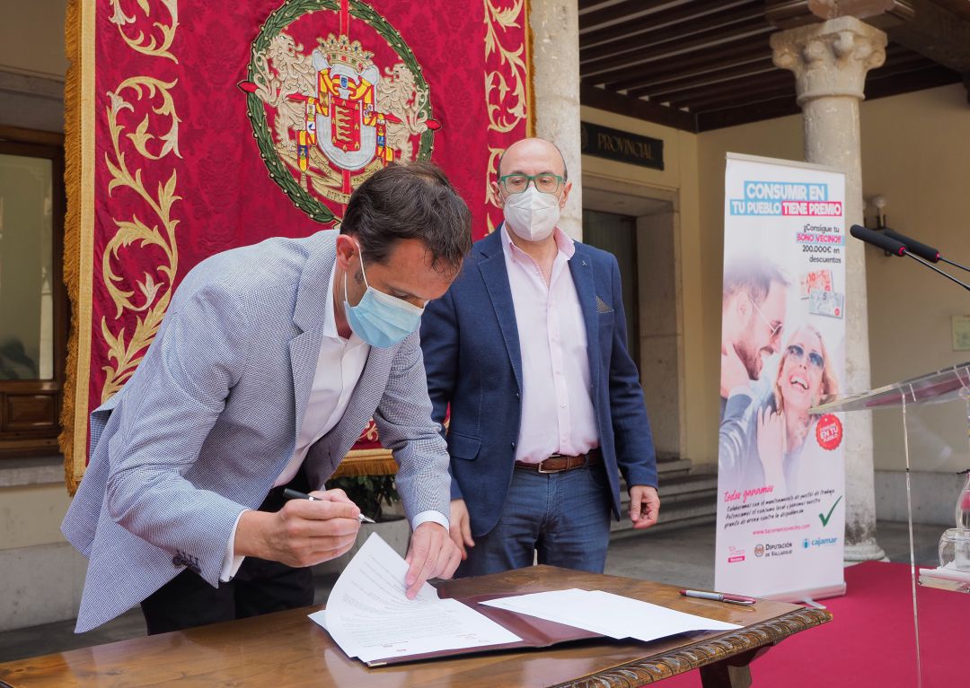 Firma del convenio entre Diputación y Fecosva para favorecer al comercio local Firma del convenio entre Diputación y Fecosva para favorecer al comercio local