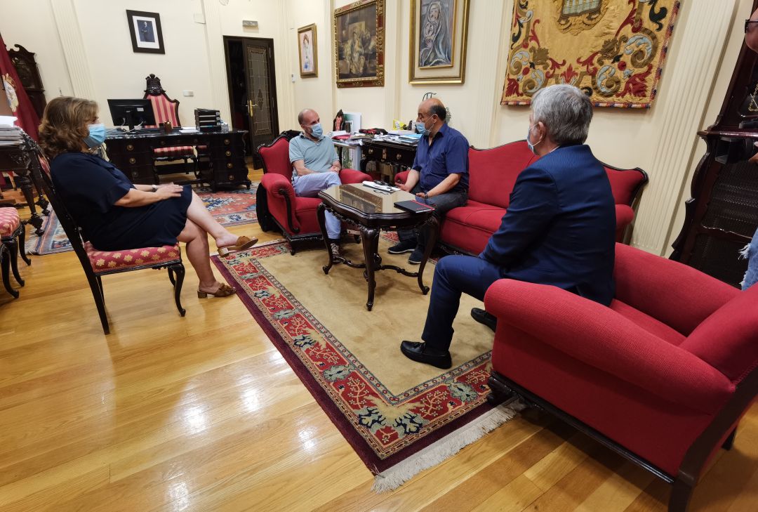 De izquierda a derecha: Flora Moure, Gonzalo Jácome, Jose Antonio Quiroga y Miguel Caride De izquierda a derecha: Flora Moure, Gonzalo Jácome, Jose Antonio Quiroga y Miguel Caride