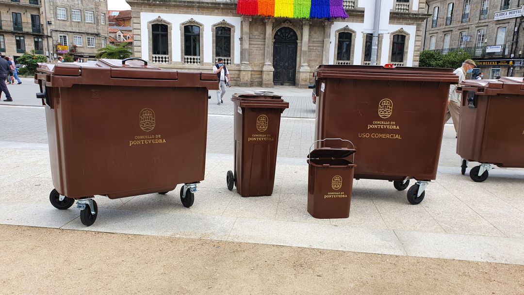 Contenedores marrones de compostaje urbano de Pontevedra Contenedores marrones de compostaje urbano de Pontevedra