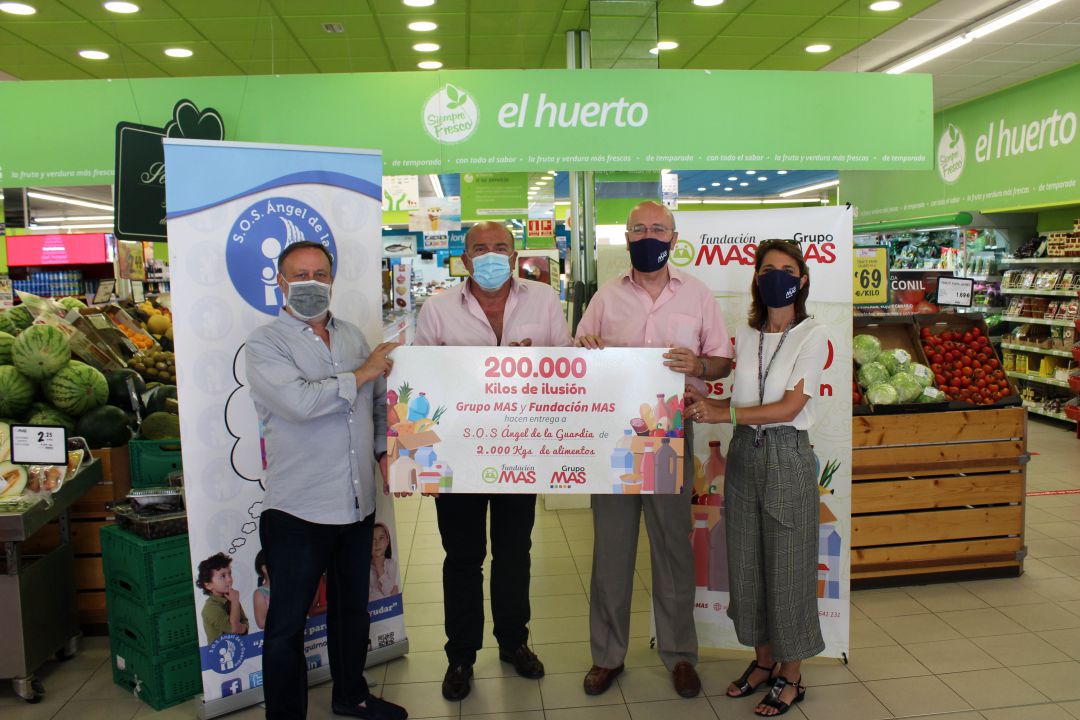Fundación MAS, entregando 2.000 kilos de alimentos a S.O.S. Ángel del Guardia en el establecimiento de Supermercados MAS del barrio de los Bermejales de Sevilla. Fundación MAS, entregando 2.000 kilos de alimentos a S.O.S. Ángel del Guardia en el establecimiento de Supermercados MAS del barrio de los Bermejales de Sevilla.