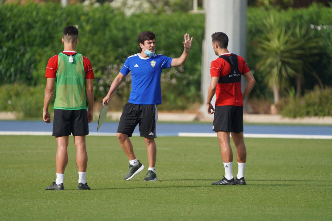 Mario Silva en el entrenamiento en el Anexo. Mario Silva en el entrenamiento en el Anexo.
