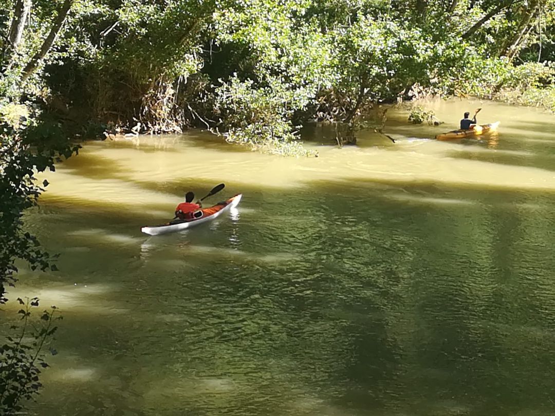 Tramo del GR-14 a su paso por Aranda, que frecuentan también los piragüistas del club Espeleoduero Tramo del GR-14 a su paso por Aranda, que frecuentan también los piragüistas del club Espeleoduero