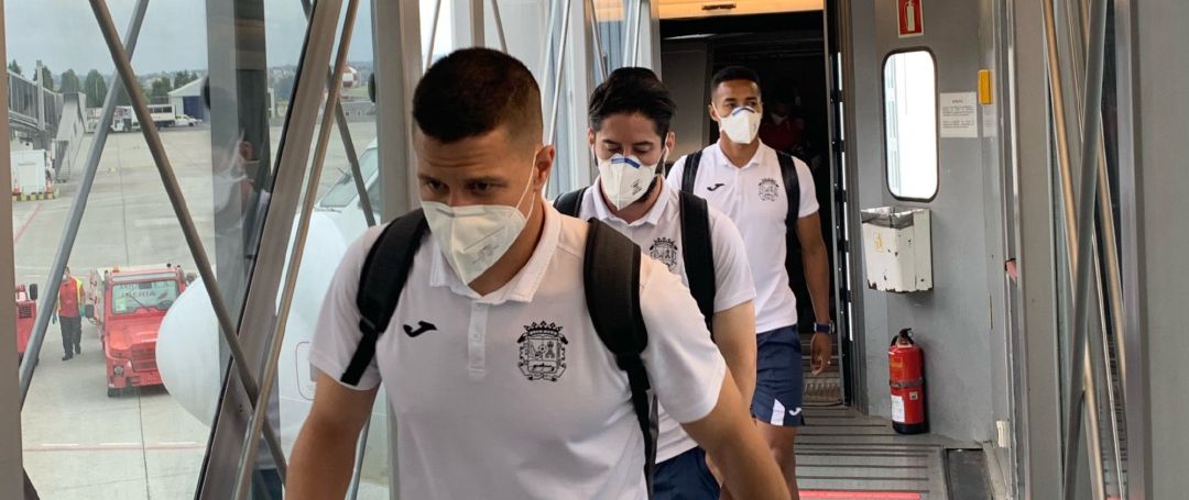 Jugadores del CF Fuenlabrada en la expedición del equipo madrileño a A Coruña, para jugar contra el Deportivo en LaLiga SmartBank Jugadores del CF Fuenlabrada en la expedición del equipo madrileño a A Coruña, para jugar contra el Deportivo en LaLiga SmartBank