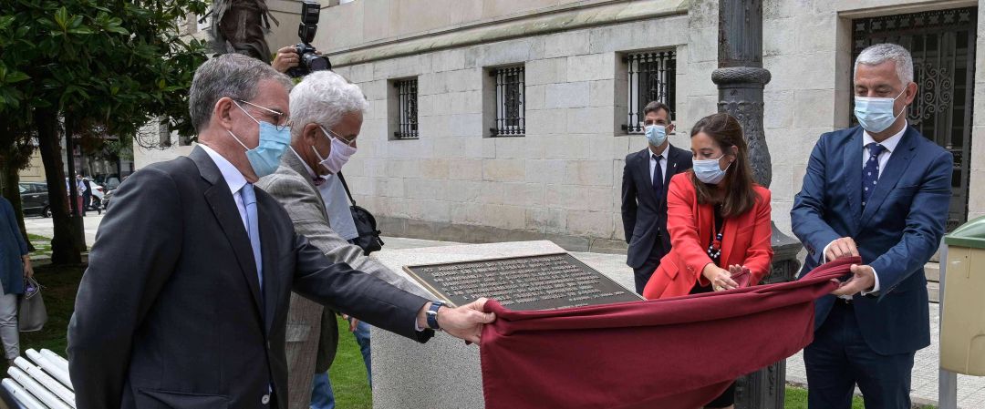Descubrimiento de la placa Descubrimiento de la placa