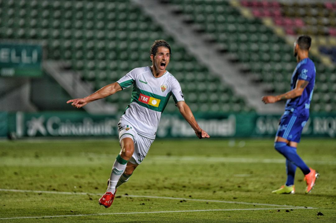 Pere Milla celebra el gol de la victoria del Elche ante el Oviedo Pere Milla celebra el gol de la victoria del Elche ante el Oviedo