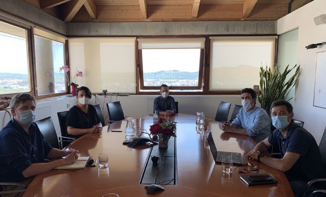 Un momento durante la reunión Un momento durante la reunión