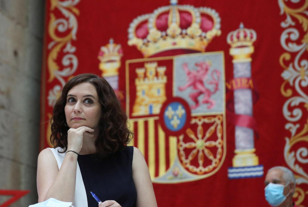 La presidenta de la Comunidad de Madrid, Isabel Díaz Ayuso, firma este viernes con los sindicatos el borrador del decreto que regulará las condiciones que regirán el teletrabajo en el ámbito de los empleados públicos de la Administración regional. La presidenta de la Comunidad de Madrid, Isabel Díaz Ayuso, firma este viernes con los sindicatos el borrador del decreto que regulará las condiciones que regirán el teletrabajo en el ámbito de los empleados públicos de la Administración regional.