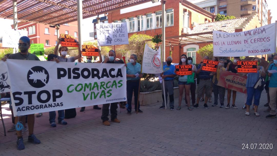 Concentración en la Plaza de los Juzgados de Palencia Concentración en la Plaza de los Juzgados de Palencia