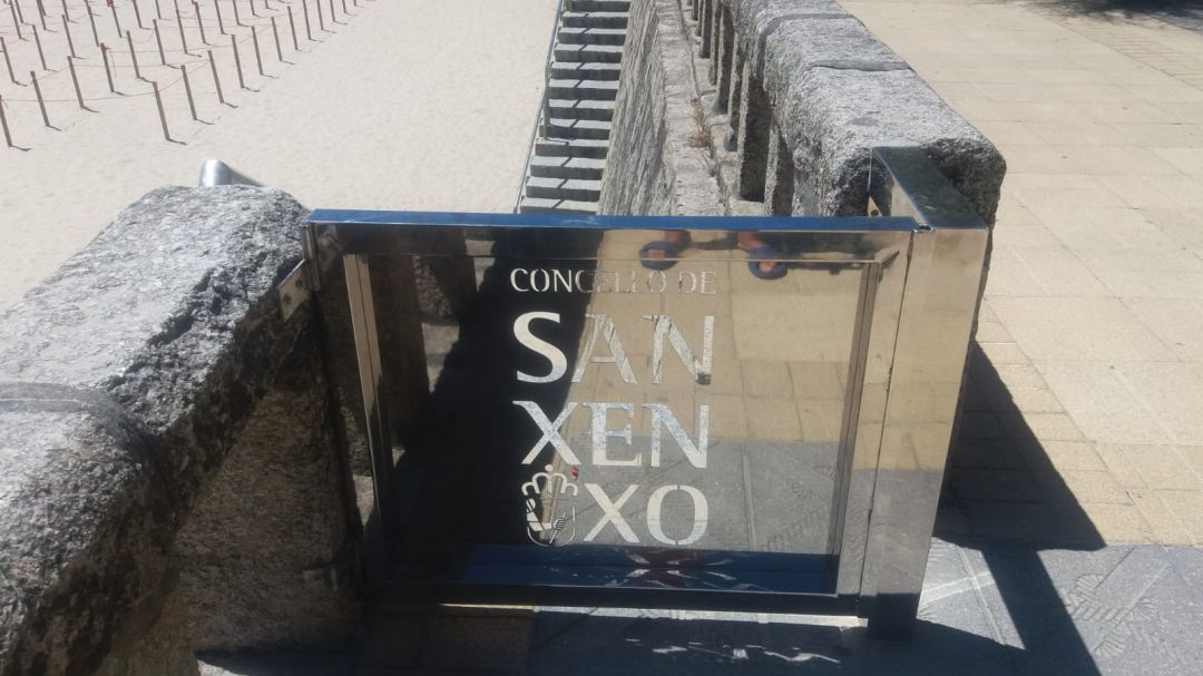 Cierre de las escalaras en algunos de los accesos a la playa de Silgar en Sanxenxo Cierre de las escalaras en algunos de los accesos a la playa de Silgar en Sanxenxo