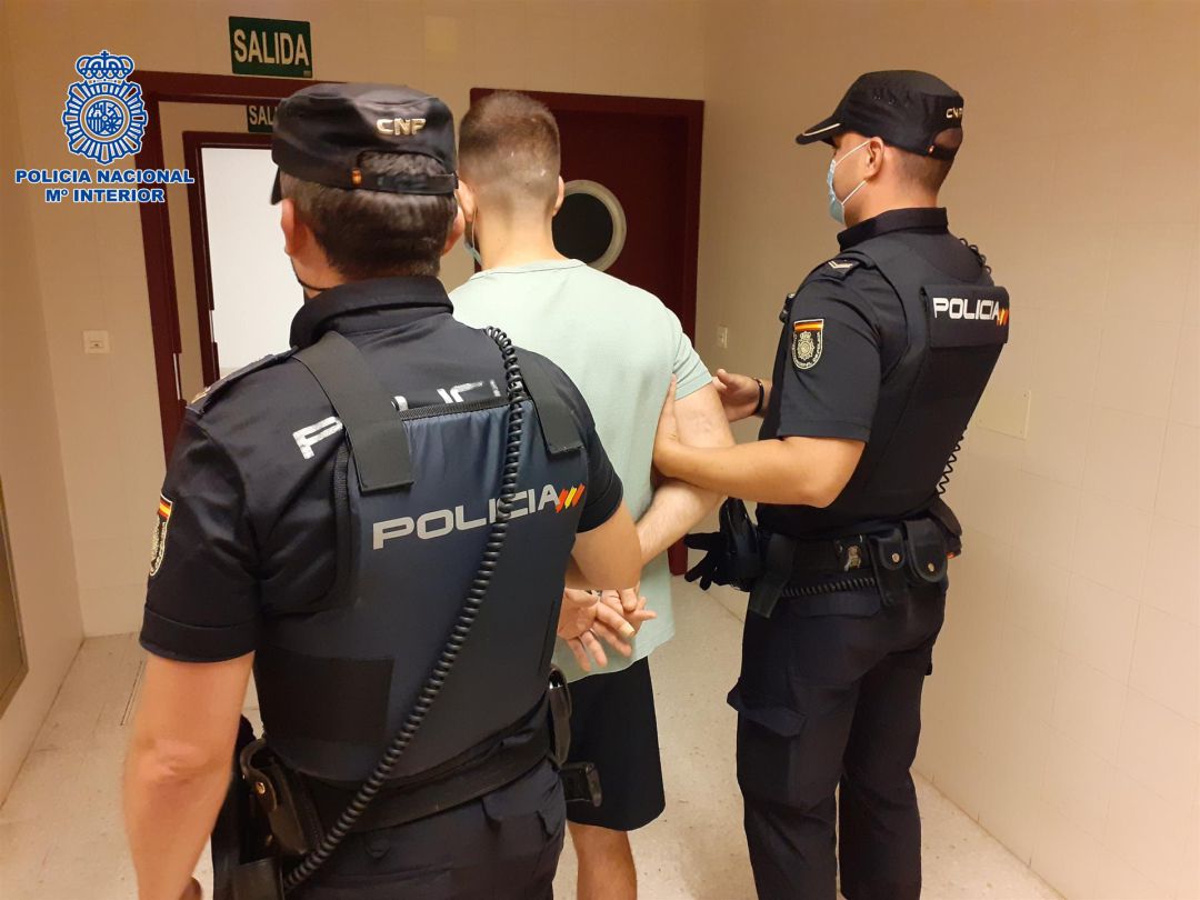 Detención del joven acusado de intento de homicidio. Detención del joven acusado de intento de homicidio.