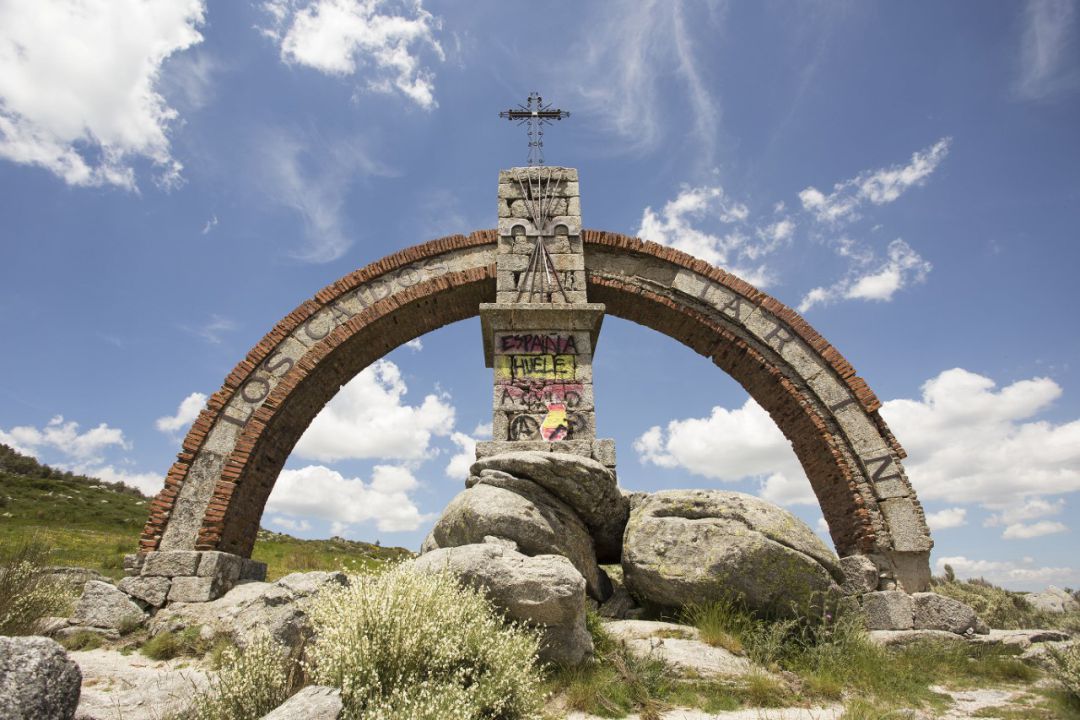 Monumento a los caídos del bando nacional en el Puerto del Pico Monumento a los caídos del bando nacional en el Puerto del Pico