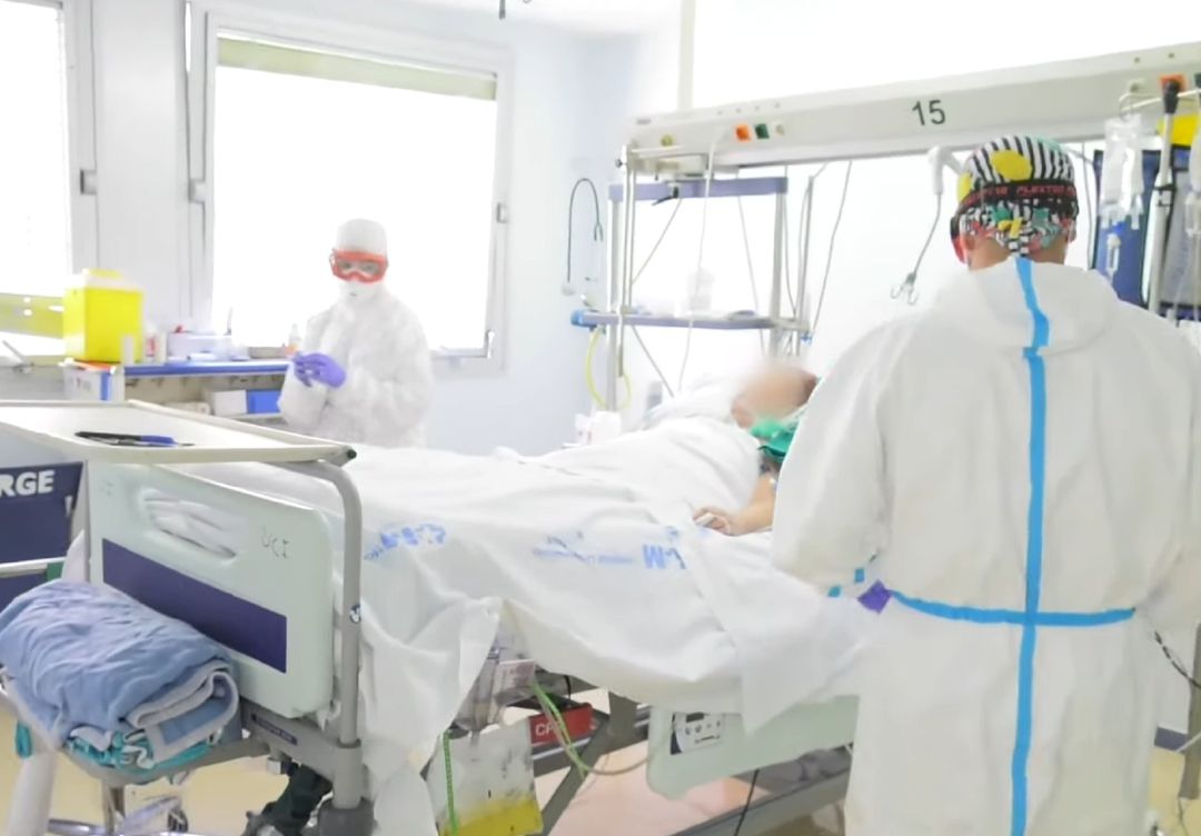 Imagen de la atención a un paciente ingresado en el Hospital Universitario Severo Ochoa de Leganés. Imagen de la atención a un paciente ingresado en el Hospital Universitario Severo Ochoa de Leganés.