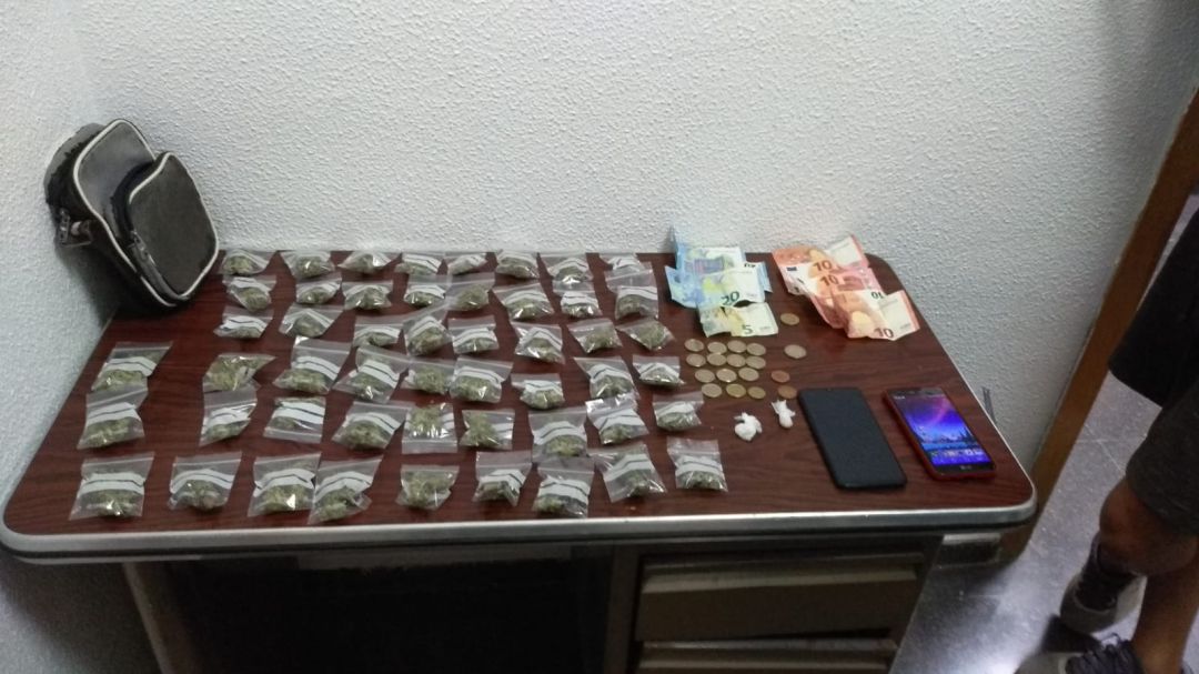 Alijo de droga que llevaba el detenido Alijo de droga que llevaba el detenido