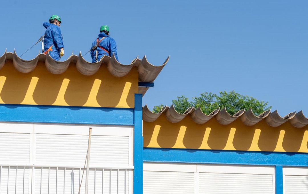 Inicio de las obras de retirada de fibrocemento del colegio Santa Florentina de La Palma. Inicio de las obras de retirada de fibrocemento del colegio Santa Florentina de La Palma.