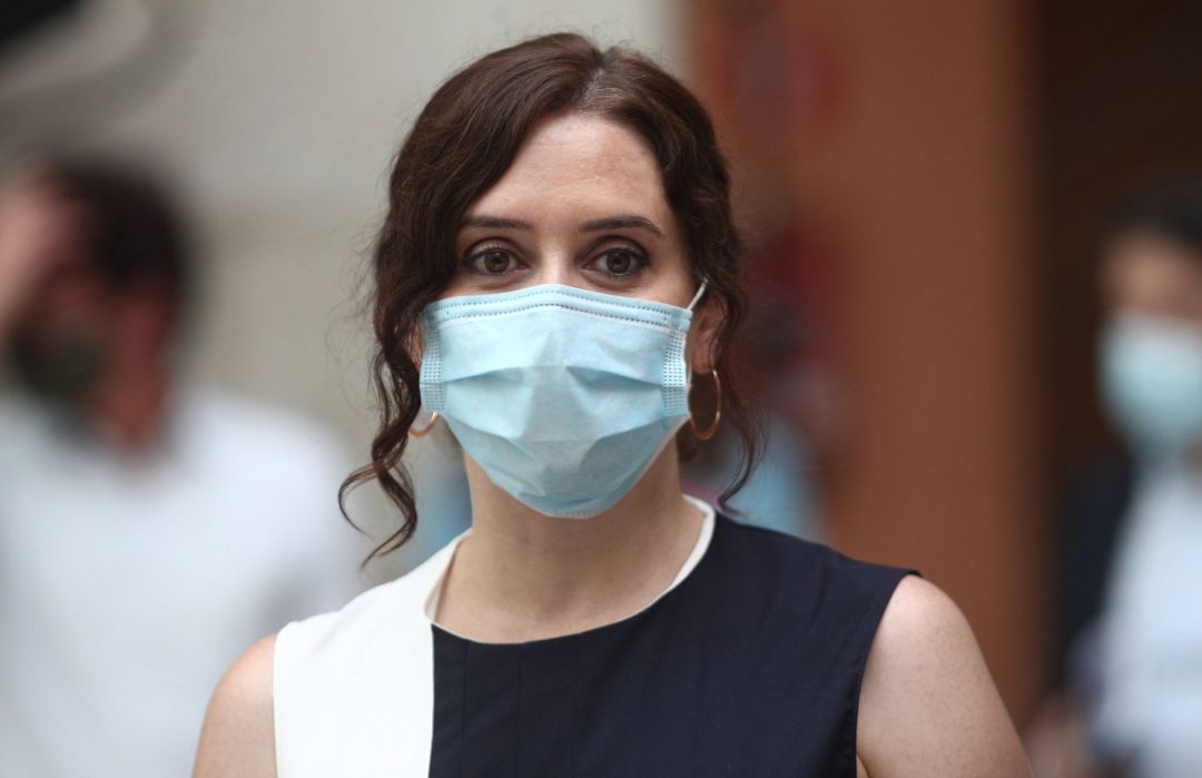 La presidenta de la Comunidad de Madrid, Isabel Díaz Ayuso, con mascarilla durante un acto. La presidenta de la Comunidad de Madrid, Isabel Díaz Ayuso, con mascarilla durante un acto.