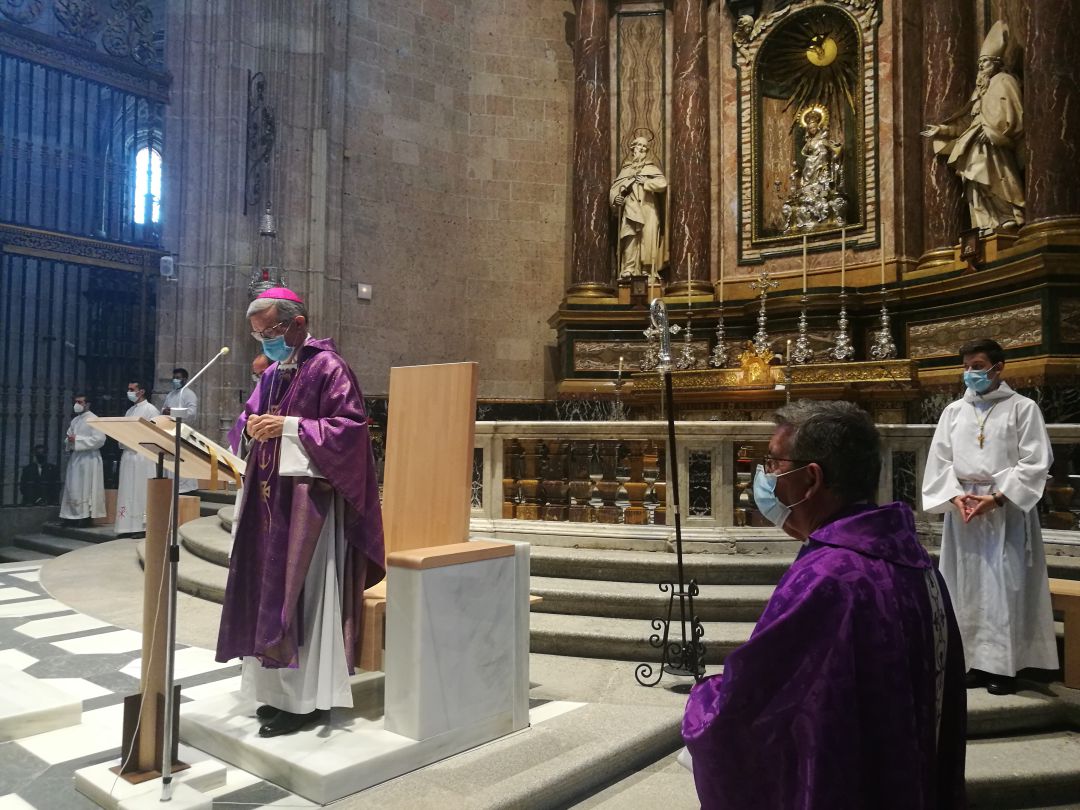 El obispo de Segovia César Franco durante la misa funeral en la Catedral El obispo de Segovia César Franco durante la misa funeral en la Catedral